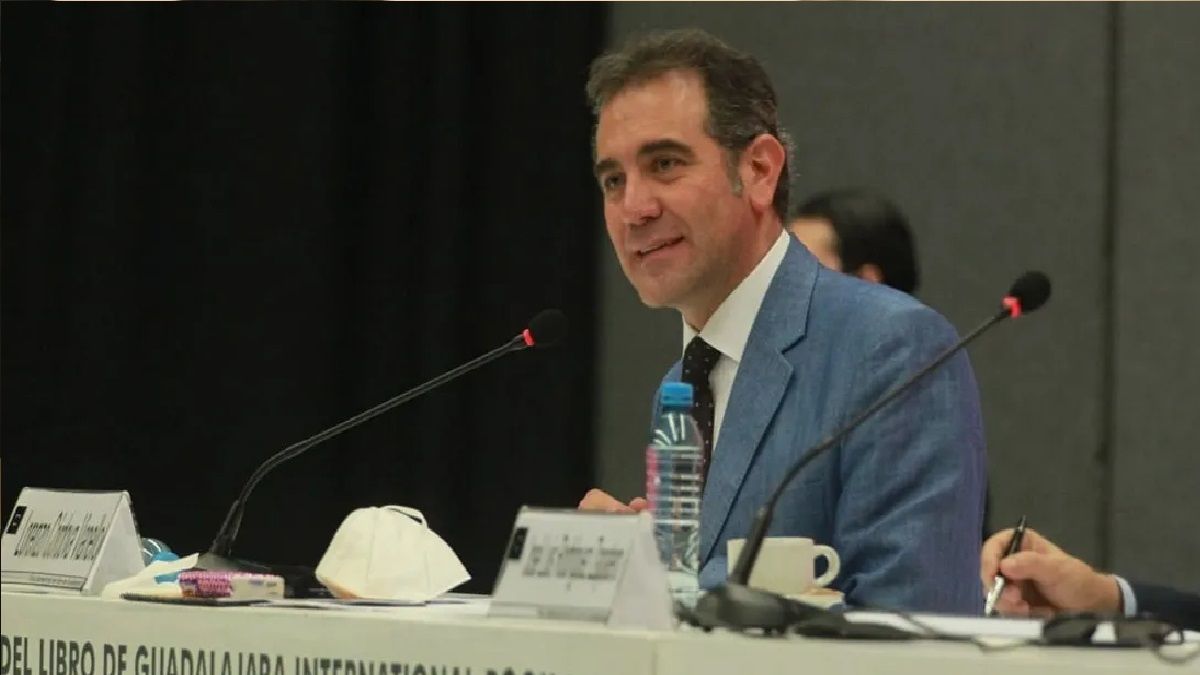 Hay dinero para la consulta de revocaci&oacute;n de mandato&hellip; pero faltan 2,300 millones: INE