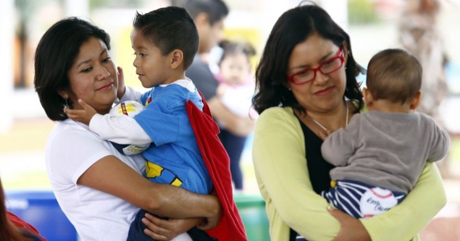 Diputada de Puebla busca que se considere discriminación impedir que mujeres amamanten a sus hijos en lugares públicos