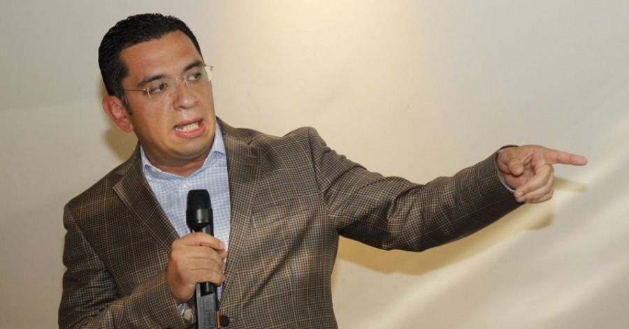 Pedro Guti&eacute;rrez se inscribe en la contienda por la alcald&iacute;a de Puebla para ensuciar el proceso
