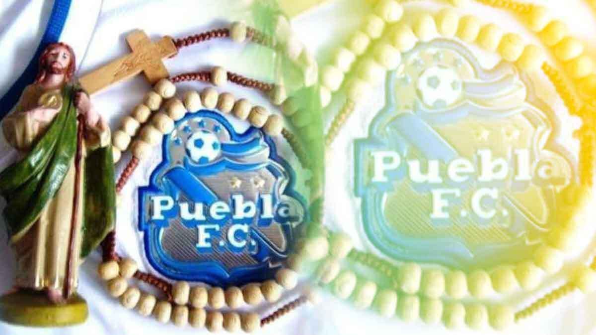 Aficionados del Puebla rezan a todos los santos para que gane