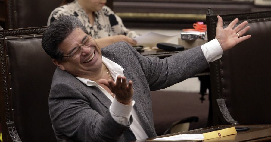 Casique pide licencia al Congreso de Puebla para competir por una diputaci&oacute;n federal; M&oacute;nica Rodr&iacute;guez retira la suya