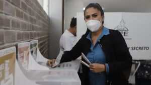Evelyn Hurtado, exmilitante de Nueva Alianza, se pronuncia a favor de Genoveva Huerta