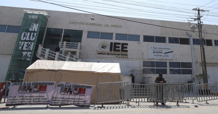 En un inicio, el IEE hab&iacute;a negado la protecci&oacute;n a Claudia Rivera, pero el TEPJF se&ntilde;al&oacute; que exist&iacute;an los agravios suficientes para emitir medidas cautelares.