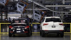 Volkswagen perfila otro a&ntilde;o de baja en la producci&oacute;n de autos; acumula disminuci&oacute;n del 6%