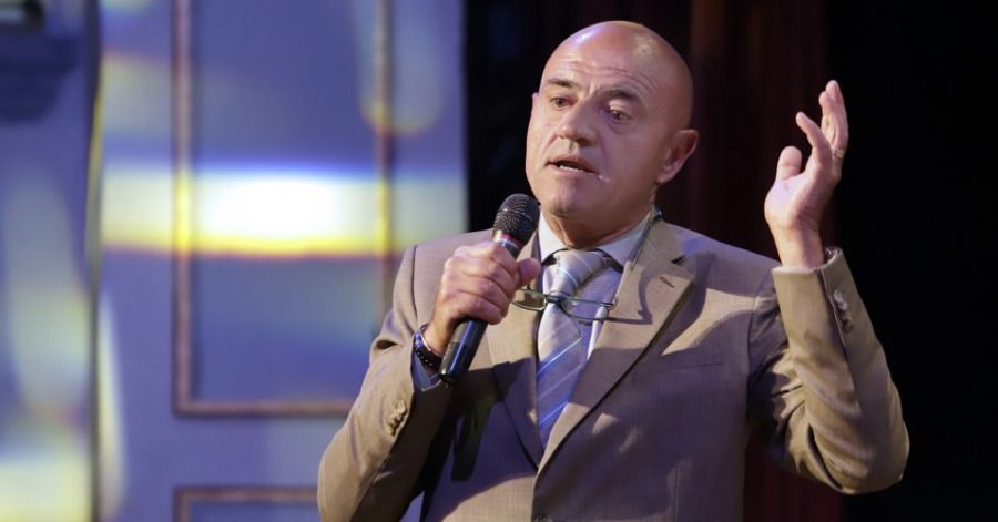 El &ldquo;Chel&iacute;s&rdquo; alza la mano para ser precandidato de Morena por la alcald&iacute;a de Puebla