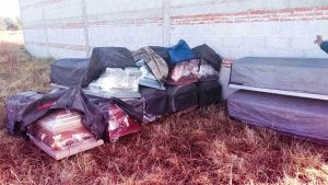 Abandonan 10 ata&uacute;des vac&iacute;os en San Salvador El Verde