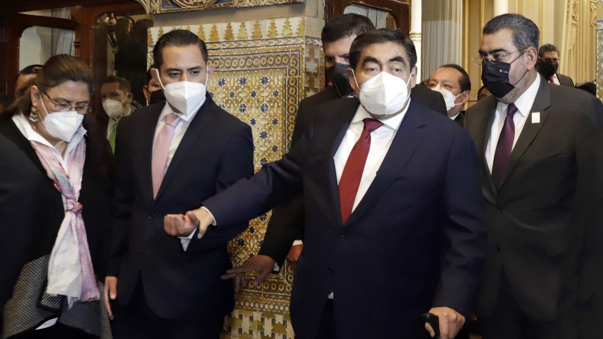 En enero de 2022, regreso a clases presenciales en Puebla ser&aacute; obligatorio: Barbosa