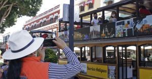 El gobierno busca convenios para fomentar el turismo.