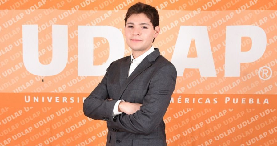 José Ernesto Guevara González, estudiante de doble licenciatura de los programas de Ciencias Farmacéuticas y Bioquímica Clínica de la UDLAP