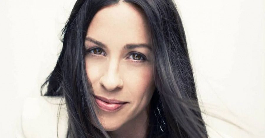 Documental de Alanis Morissette revela que la cantante fue v&iacute;ctima de una violaci&oacute;n m&uacute;ltiple