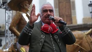 Hijo de Vicente Fern&aacute;ndez confirma que su padre est&aacute; grave y es un momento cr&iacute;tico