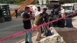 Se vuelca tr&aacute;iler con 200 migrantes en Chiapas