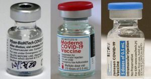 Ampolletas de las vacunas covid de Pfizer, Moderna y Janssen (Johnson &amp; Johnson).