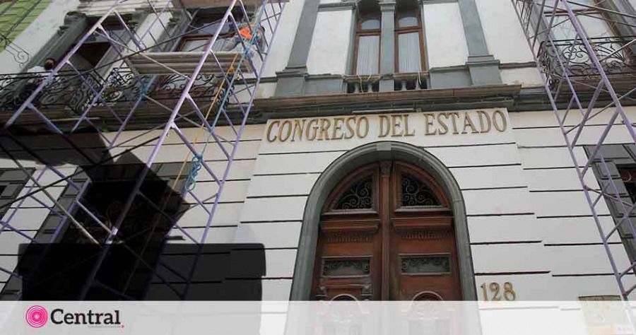 El Congreso de Puebla se encuentra en una par&aacute;lisis legislativa de cara a las elecciones del 6 de junio, pues la mayor&iacute;a de los representantes de bancada est&aacute;n ausentes por sus campa&ntilde;as, quedando diputados suplentes con menos de tres meses de experiencia parlamentaria.