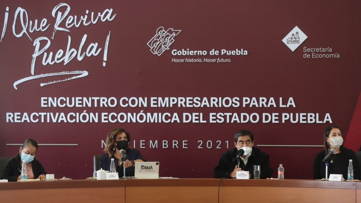 Llama Barbosa a empresarios mantener acciones para apertura econ&oacute;mica