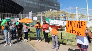 Estudiantes de la UDLAP realizan plantón en el TSJ del Estado para exigir la devolución del campus