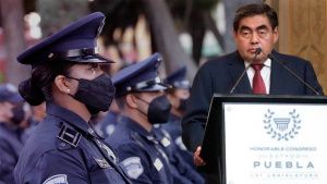 Renov&eacute; la polic&iacute;a en dos ocasiones y la puedo seguir cambiando: Barbosa