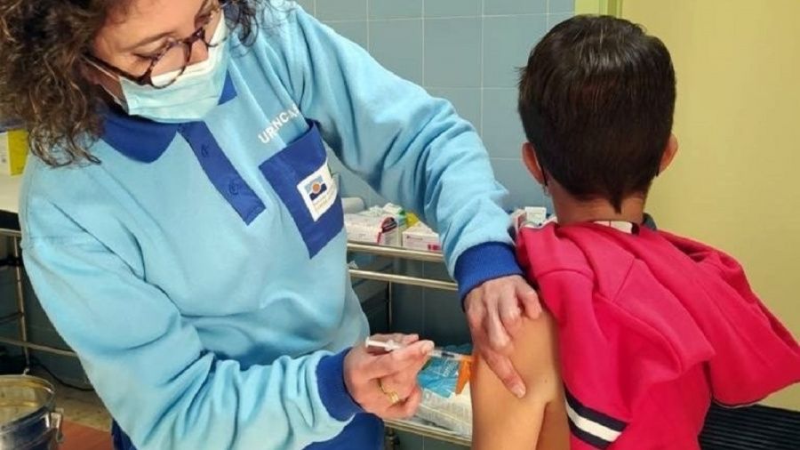 Brasil ignora a Bolsonaro y comienzan jornada de vacunación anticovid para niños