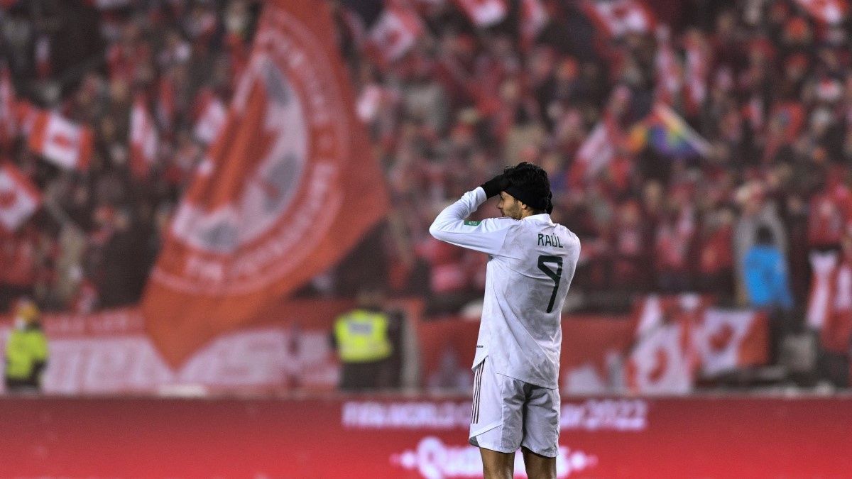 M&eacute;xico cae 2-1 ante Canad&aacute; y ya es tercero; Ochoa comete error garrafal