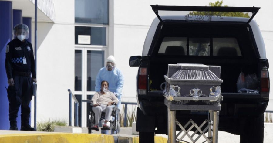Un paciente y un fallecido en la zona de Urgencias del Hospital General de Cholula.