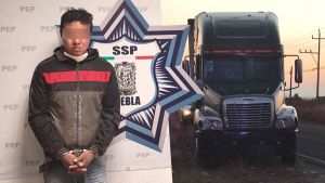 En asalto, secuestran a chofer de tractocami&oacute;n en Amozoc; lo rescatan polic&iacute;as