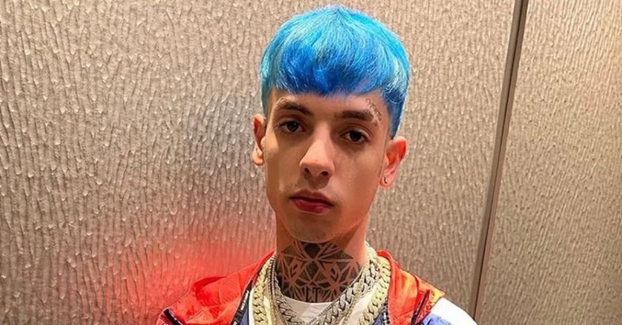 Difunden videos del cantante Natanael Cano armado mientras recorre calles de la CDMX