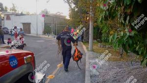 Hombre sufre ataque de epilepsia y cae a barranco en Puebla