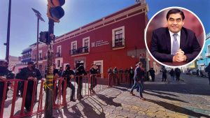 Policía Estatal blinda accesos al Congreso del Estado por 3er informe de Miguel Barbosa