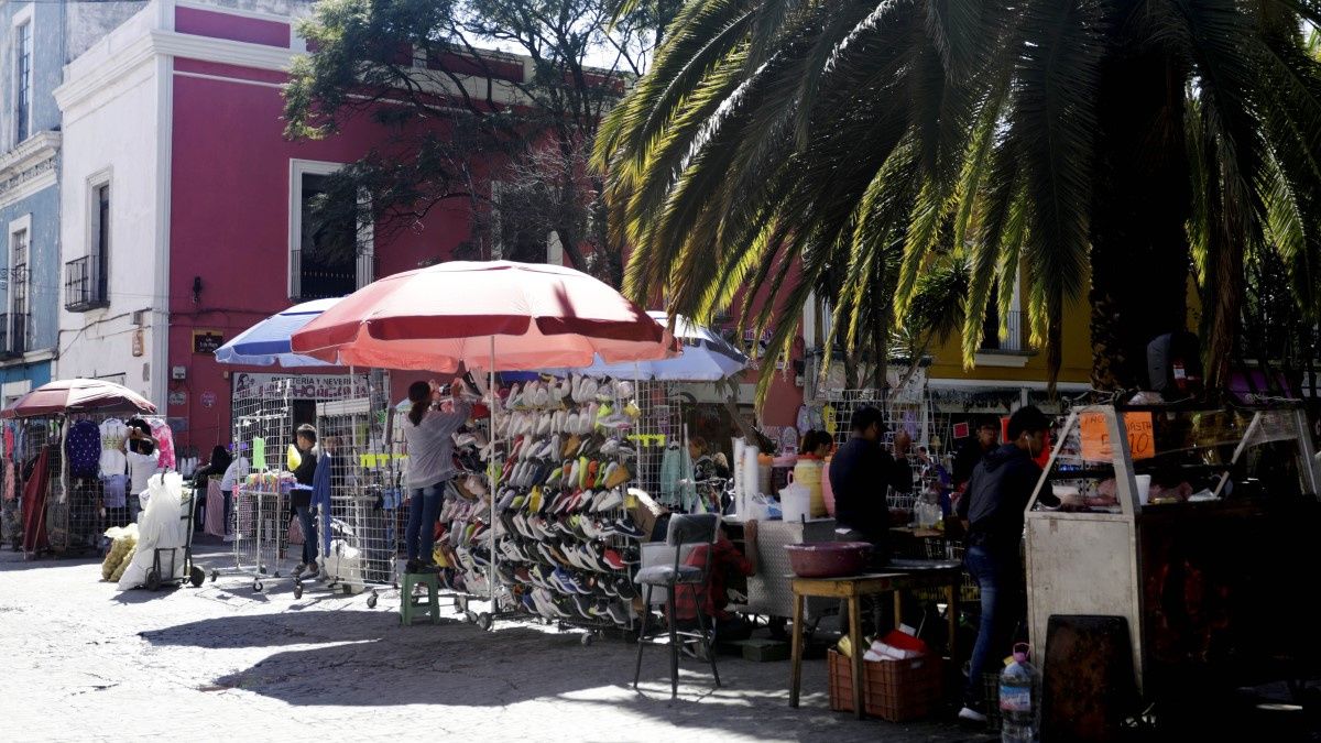 En vilo, reubicaci&oacute;n de ambulantes del Centro de Puebla para la temporada navide&ntilde;a