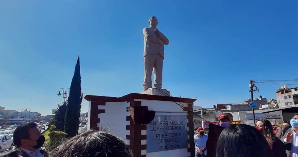Presidente municipal devela estatua de L&oacute;pez Obrador en Atlacomulco