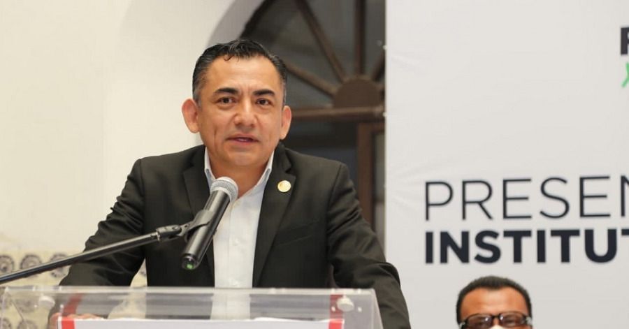 Acusan a L&aacute;zaro Jim&eacute;nez, investigado por el morenovallismo, de retener candidaturas del PRI