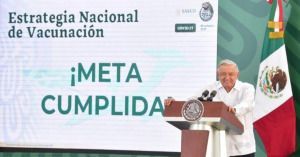 López Obrador celebra que los mayores de 18 años se hayan vacunado contra la covid.