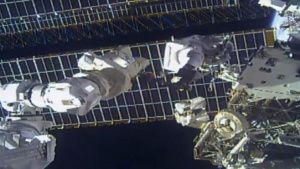 SpaceX premia a sus astronautas llevándoles regalos al espacio