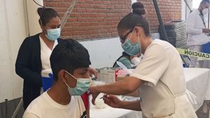 En Puebla, el 92% de los habitantes ya está vacunado; descartan casos de Ómicron