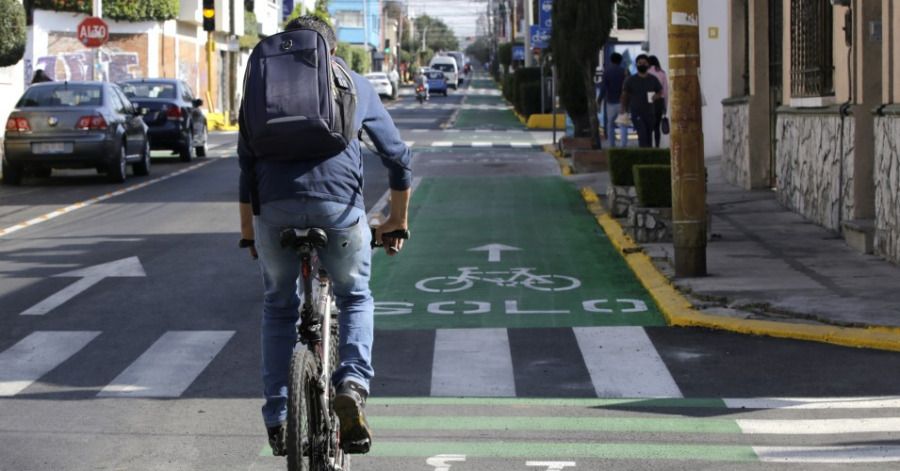 Una de las ciclov&iacute;as de Puebla est&aacute; en la calle 4 Sur.