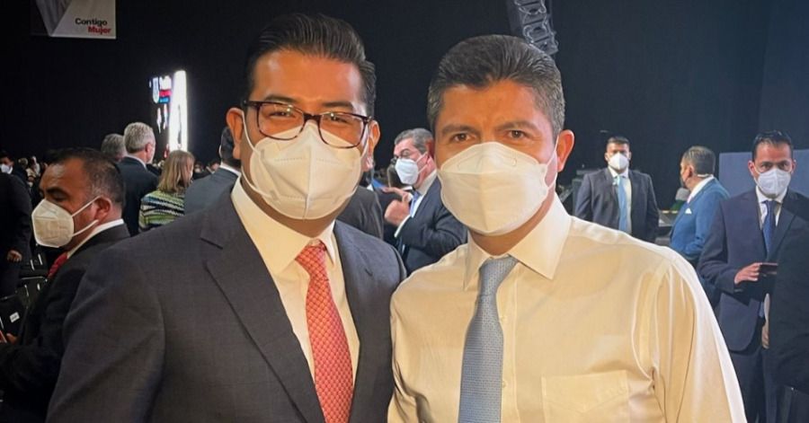 N&eacute;stor Camarillo acompa&ntilde;&oacute; a Eduardo Rivera.