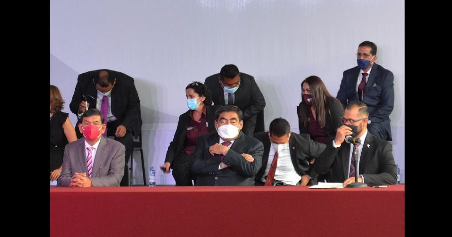 Barbosa asisti&oacute; a la toma de protesta de Pedro Tepole 