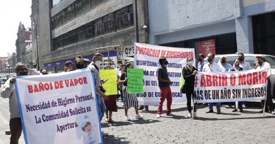 Por novena ocasi&oacute;n, ba&ntilde;istas de Puebla se manifiestan&nbsp;&nbsp;