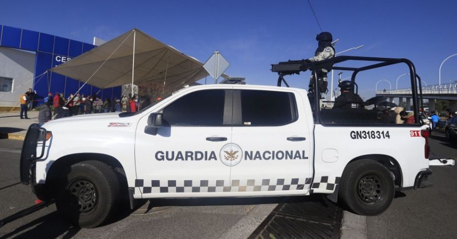 Guardia Nacional pone orden en la jornada de vacunaci&oacute;n del Cessa de Tlaxcalancingo; hoy s&oacute;lo aplicar&aacute;n mil vacunas