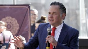 Salida de Santiago Nieto de la UIF es decisi&oacute;n del gobierno federal: Barbosa