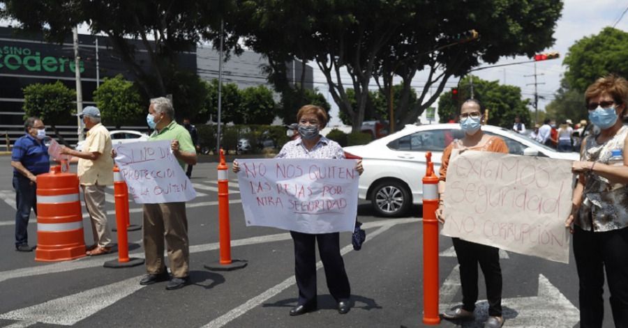 Ayuntamiento de Puebla emiti&oacute; un comunicado para asegurar que las rejas de protecci&oacute;n que instalaron los colonos de La &Aacute;nimas en v&iacute;a p&uacute;blica, son ilegales.