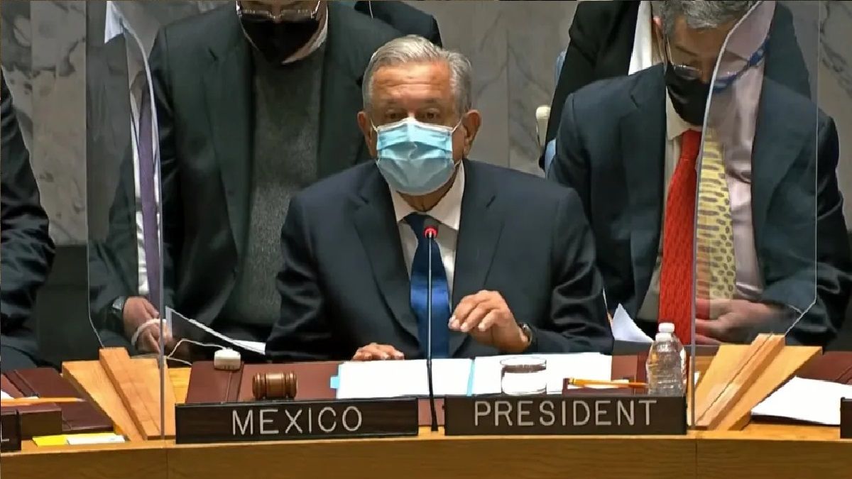 AMLO pide a EU no maltratar migrantes; HRW le pide a &eacute;l hacer lo mismo