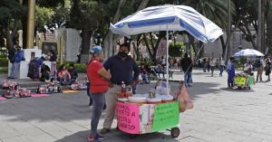 El Ayuntamiento y el comercio informal abren mesa de di&aacute;logo.