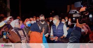 Eduardo Rivera escuch&oacute; las demandas de colonos en Solidaridad Nacional.