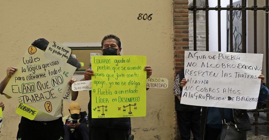 Los ba&ntilde;istas protestaron frente al Congreso local.