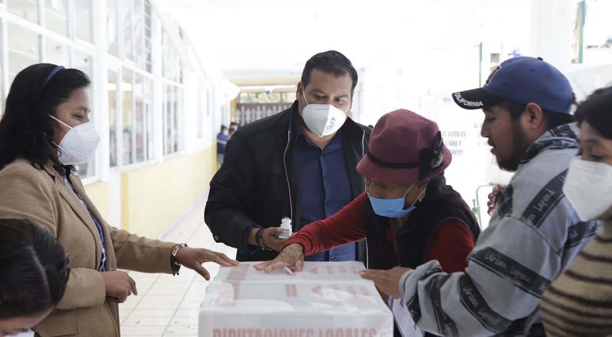 Entre abucheos y retrasos, se realiz&oacute; la votaci&oacute;n por la dirigencia del PAN en el distrito 9 de Puebla&nbsp;