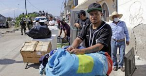 Vecinos de Xochimehuacan se organizan y crean centro de acopio