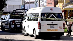 En asalto, golpean al chofer de una ruta 61 en el Mercado Morelos