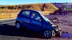 Choque entre tractocamión y auto deja tres muertos en la autopista Amozoc-Perote