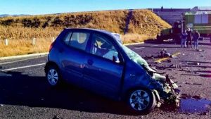 Choque entre tractocami&oacute;n y auto deja tres muertos en la autopista Amozoc-Perote